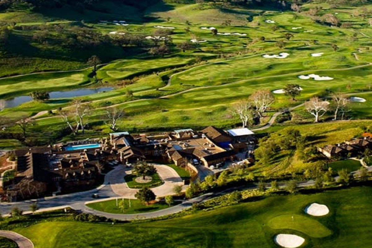 THE WORLD’S BEST LUXURY GOLF RESORTS