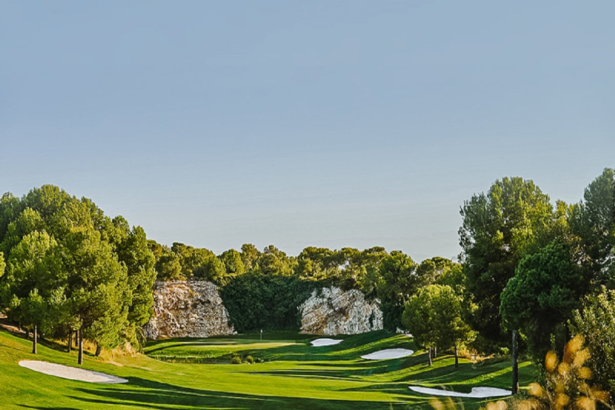 THE WORLD’S BEST LUXURY GOLF RESORTS